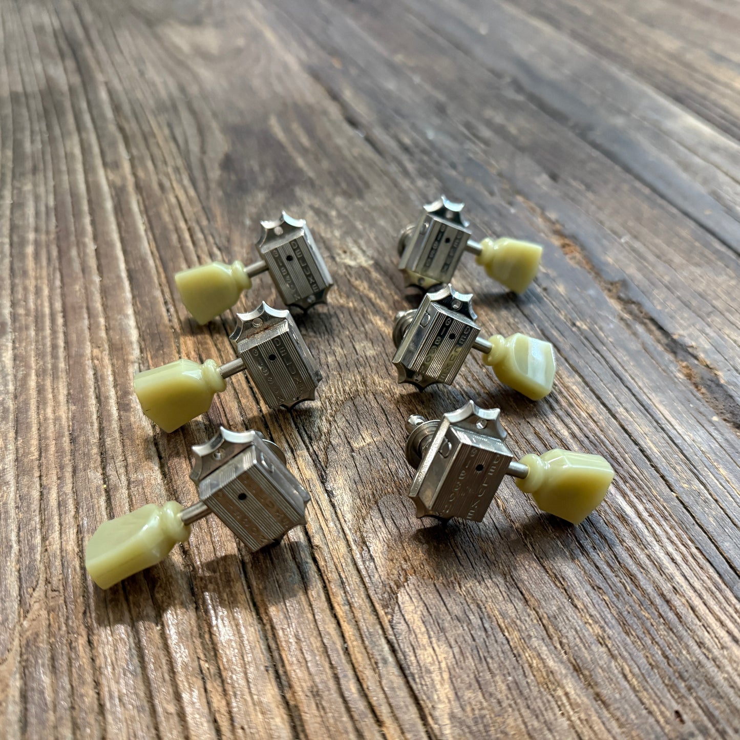 Gibson USA Deluxe Kluson / Vintage Style Tuner Set - Green Keystone, Hex Nut Bushing