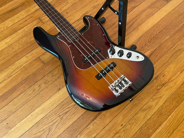 2014 American Standard Fretless Jazz Bass | 3-Tone Sunburst, All Case Candy