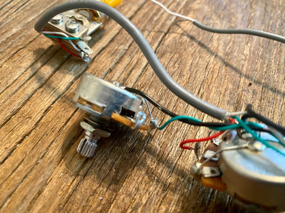 Epiphone Flying V Wiring Harness | Pots, Gold Toggle w/ Amber Tip, Gold Jack