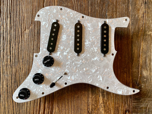 Seymour Duncan AlNiCo Pro II Vintage Stagger Stratocaster Loaded Pickguard | 3-Ply Pearl